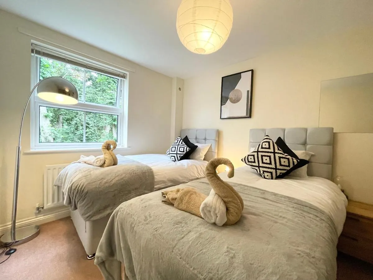 Apartment Best Price - Amazing 2 Bed 2 Bath - 4 Singles Or Super King Beds, 10 Min Walk To City Centre, 5 Minute Walk To Mayflower Theatre, Smart Tv, Ensuite, Balcony, Free Parking Southampton United Kingdom